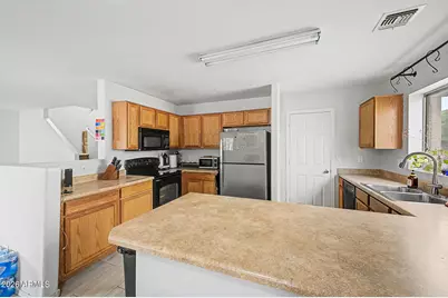 3243 W Jessica Lane, Phoenix, AZ 85041 - Photo 6