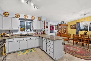 13817 N 10th Pl, Phoenix, AZ 85022 - Photo 10