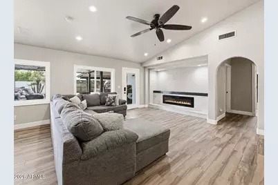 2560 N Lindsay Road #40, Mesa, AZ 85213 - Photo 2