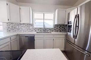 6915 W Cherry Hills Dr, Peoria, AZ 85345 - Photo 8