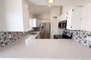 6915 W Cherry Hills Dr, Peoria, AZ 85345 - Photo 2