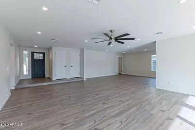 541 W Myrna Lane, Chandler, AZ 85225 - Photo 4
