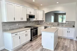 847 E La Costa Pl, Chandler, AZ 85249 - Photo 2