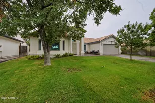 1091 S Crossroads Dr, Gilbert, AZ 85296 - Photo 2