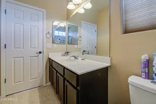 2404 W Dusty Wren Dr, Phoenix, AZ 85085 - Photo 34