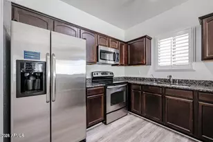 2725 E Mine Creek Rd, Phoenix, AZ 85024 - Photo 6