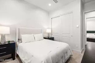 3927 E Crittenden Ln, Phoenix, AZ 85018 - Photo 32