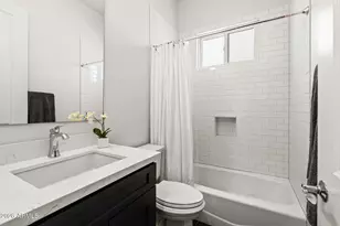3927 E Crittenden Ln, Phoenix, AZ 85018 - Photo 34
