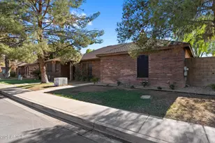 48 N Colonial Dr, Gilbert, AZ 85234 - Photo 2