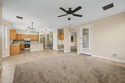 6611 S 25th Drive, Phoenix, AZ 85041 - Photo 8