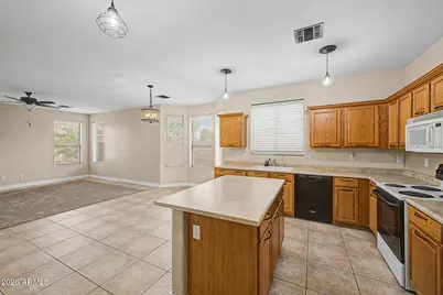 6611 S 25th Drive, Phoenix, AZ 85041 - Photo 12