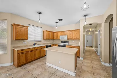 6611 S 25th Drive, Phoenix, AZ 85041 - Photo 10