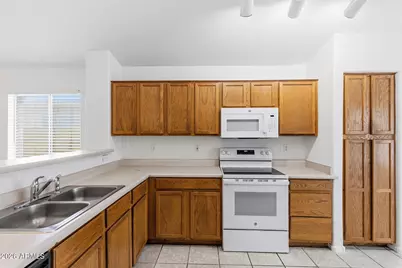 8950 W Holly Street, Phoenix, AZ 85037 - Photo 2