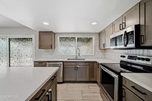 10020 N 52nd Dr, Glendale, AZ 85302 - Photo 12