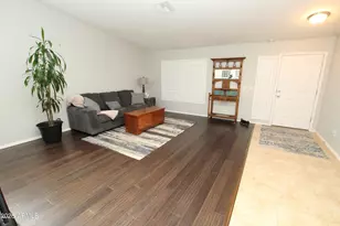 7621 W Peck Dr, Glendale, AZ 85303 - Photo 10