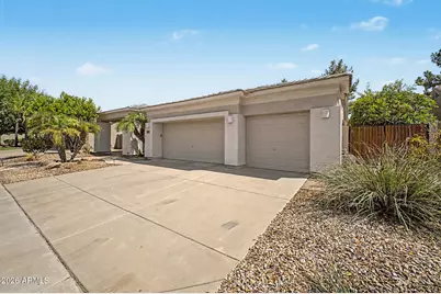 343 W Carob Drive, Chandler, AZ 85248 - Photo 2