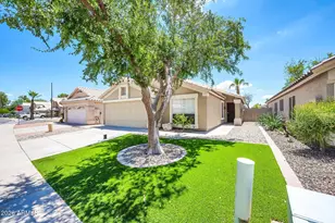 145 W Merrill Ct, Gilbert, AZ 85233 - Photo 2