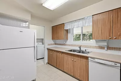 10869 W Clair Drive, Sun City, AZ 85351 - Photo 16