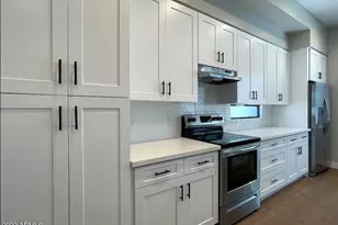 3215 E Flower St, Phoenix, AZ 85018 - Photo 32