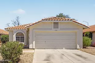 1006 W Redondo Dr, Gilbert, AZ 85233 - Photo 2