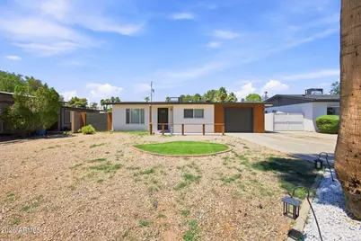 2232 E Mitchell Drive, Phoenix, AZ 85016 - Photo 2