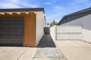 2232 E Mitchell Dr, Phoenix, AZ 85016 - Photo 6