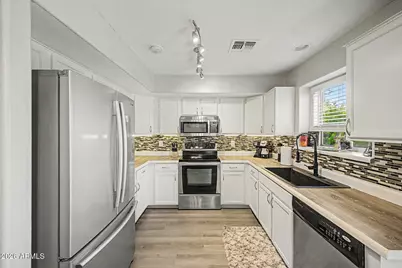 2532 W Straight Arrow Lane, Phoenix, AZ 85085 - Photo 10