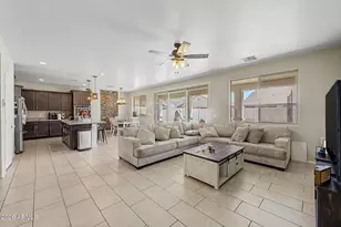 10155 W Golden Ln, Peoria, AZ 85345 - Photo 12
