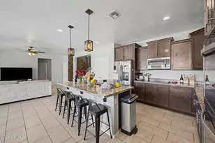 10155 W Golden Ln, Peoria, AZ 85345 - Photo 16