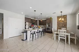 10155 W Golden Ln, Peoria, AZ 85345 - Photo 14