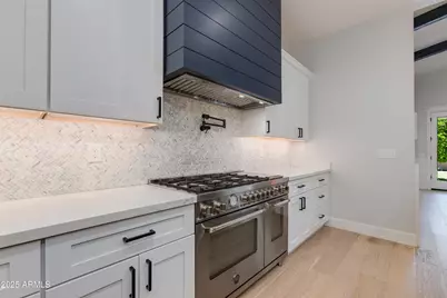 3802 E Highland Avenue, Phoenix, AZ 85018 - Photo 6