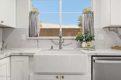 5055 E Hilton Avenue, Mesa, AZ 85206 - Photo 10
