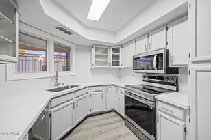 9249 N 47th Dr, Glendale, AZ 85302 - Photo 10