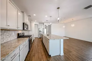 2306 E Branham Ln, Phoenix, AZ 85042 - Photo 10