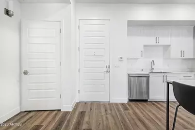 7300 E Earll Drive #2017, Scottsdale, AZ 85251 - Photo 2