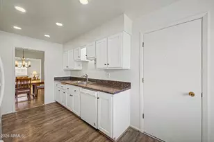 10509 W Mission Ln, Sun City, AZ 85351 - Photo 16