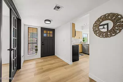 8202 N 21st Drive #B201, Phoenix, AZ 85021 - Photo 2