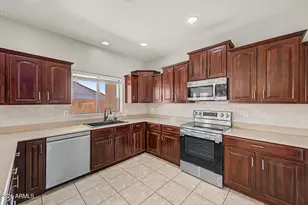 17873 W Watson Ln, Surprise, AZ 85388 - Photo 10