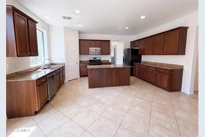 14559 W Cortez Street, Surprise, AZ 85379 - Photo 2