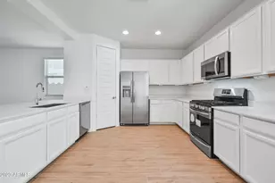 12617 W Kaler Dr, Glendale, AZ 85307 - Photo 8