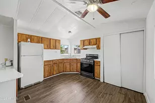 8595 N 71st Ave, Glendale, AZ 85301 - Photo 10