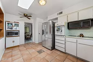 14434 N McPhee Dr, Sun City, AZ 85351 - Photo 6