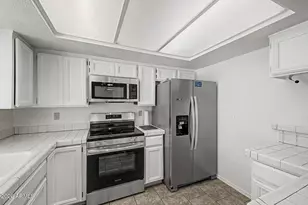 405 W Sandra Ter, Phoenix, AZ 85023 - Photo 10