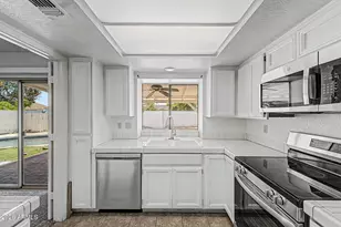 405 W Sandra Ter, Phoenix, AZ 85023 - Photo 6