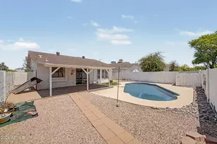 405 W Sandra Ter, Phoenix, AZ 85023 - Photo 2