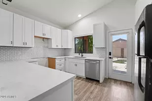 8927 W Shaw Butte Dr, Peoria, AZ 85345 - Photo 10