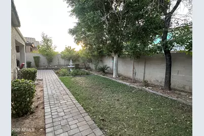 10800 W Cottontail Lane, Peoria, AZ 85383 - Photo 28