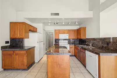 818 W Oraibi Drive, Phoenix, AZ 85027 - Photo 8
