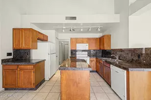 818 W Oraibi Dr, Phoenix, AZ 85027 - Photo 8
