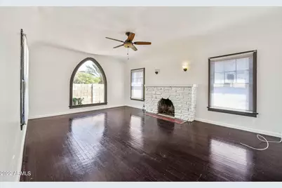 3949 E Earll Drive #Apt 14, Phoenix, AZ 85018 - Photo 4